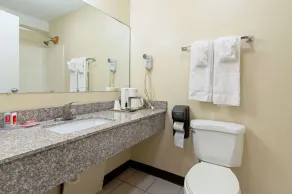 Utica Stay Inn - Image 2