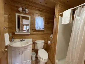 Large 2-Bedroom, 2-Bathroom Cottage in perfect in-town location - Image 2