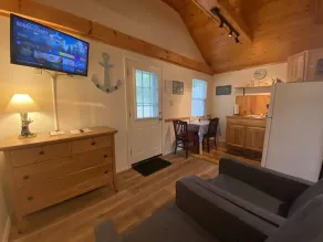 Pine Grove Cottages: Cottage 11  - Image 5