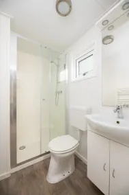 Spacious Family Bungalow with Garden - Image 2