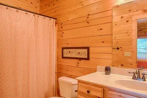 Charm 2 BR Log Home - Super vues, acc��s pavé, spa, privé et WIFI - Image 3