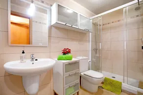 Holiday Apartment 'Los Patios' with Private Terraces, 5 Minutes' Walk from the Beach - Image 4