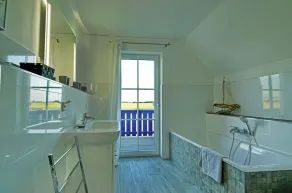 La Villa Bleue a Rügen, nel mezzo della natura e sulla baia - Image 5