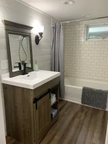 Summer Breeze - Newly Remodeled Quaint Home - 7 blocks from beach - Image 5