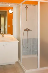Dejlig lejlighed i villa med WIFI, pool, klimaanlæg, TV, gårdhave og kæledyr tilladt - Image 4