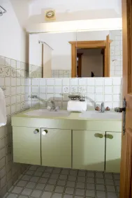 Apartment with ski-in ski-out access and fireplace - Image 3
