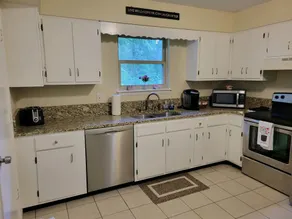 Stock Cottage Cozy 2 BR, 2 Bath House next to Biology Trails and SAU - Image 4