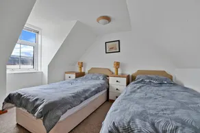 Spacious 3 Bedrooms, Sleeps 6  Spectacular Loch Views & Enclosed Garden - Image 5