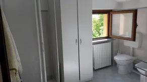 Nedsænket i den grønne afslapning i en autentisk bondegård og praktisk til service - Image 3