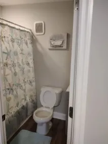 lovely relaxing room with hight speed internet , neflix with a independent entry - Image 2