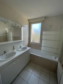 2 bedrooms, 2 bathrooms appartement with terrace and balcony, close to beaches - Image 2