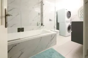 Beautiful townhouse with studio  and private garden 2 blocks from old city - Image 5