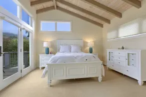 Immaculate Beach House with Great Views Of Mt Tam - Image 4