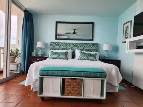 Condado Beachfront Studio, Incredible view, next to Mariott, secure, king bed - Image 4
