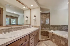 Elegant Updated 3 Bedroom Condo At One Arrowhead Place Condo - Image 4