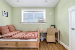 Three bedrooms new laneway house near public transit - Image 5