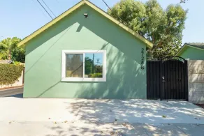 Modern Downtown Guest House w/ Private Entrance - Image 4