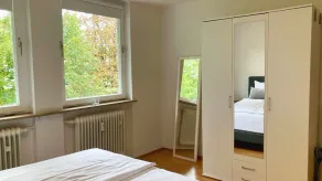 Serviced apartment with lake view, fast internet, garage & flexible check-in - Image 5