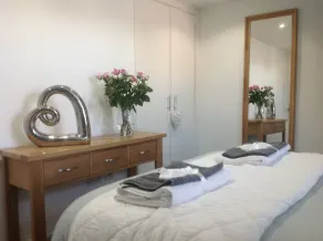 STONEHAVEN - Njut av modern stil Bo i 3 bädd lägenhet 80 meter från havet - Image 5