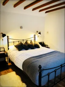 The Old Dairy cottage in West Chiltington, West Sussex - Image 4