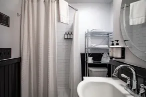 #3 Glacier Lake Trail Shared Bath- Adults Only - Image 3