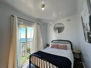Comfortable 2BR Retreat Near the Waterfront - Image 4