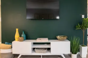 NEW! King Bed, 600mbps +4K TVs in the Garden Apt - Image 2