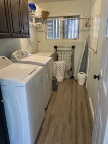 Cozy family home. Min to downtown, beaches, golf, and trails! - Image 2