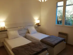 A 3-minute walk from the beach! Air-Conditioned 3-Bedroom Villa for 6 People - Image 2