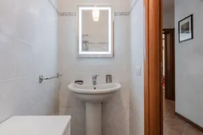 GuestHost - Spacious apartment of 100 sqm can accommodate up to 5 people (not suitable for disabled). The property boasts a large garden, ideal for relaxing moments!The accommodation is located in an area provided by all the main services: bars, restaura - Image 4
