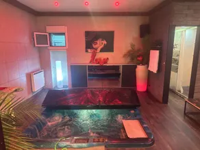 Condominium apartment with jacuzzi and sauna - Image 2