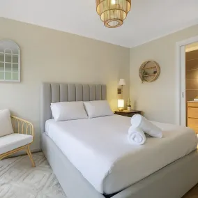 Spacious 3-Bed Home with Garden in Preston - Image 5
