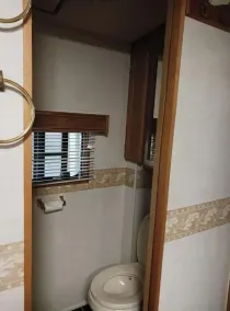 Delightful 5th wheel w/ queen bed, patio deck, and high speed internet. - Image 3