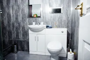 Maison-Salle de bain partagée-Vue sur Jardin - Image 2