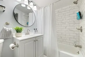 Cozy newly remodeled home close to major amenities  in Connecticut a - Image 4