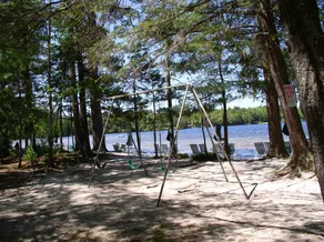 Entspannen Sie in unserem komfortablen Ferienhaus und genießen Sie den schönen Strand und den Gletschersee - Image 2