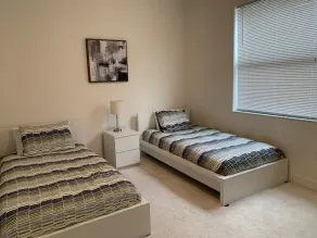 Superbe nouvelle maison de 3 chambres et 3 salles de bain avec piscine privée chauffée et vue sur le lac !!! - Image 4