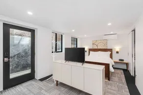Sunnyside Studio on Green Lake - Image 5