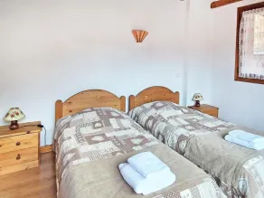 Chalet, 250m from ski slopes, terrace, balcony, fireplace or stove, parking, tv, 150m² - Image 3