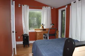 Remodeled cozy cottage, super close to lake (Dog-Friendly!) - Image 4