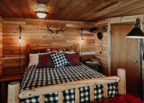 3-Rustic Cabin · 3-NW Rustic Cabin on the water-Beach-full kitchen - Image 4