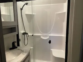 Lakefront luxury 5th wheel on Lake Hudson. No cleaning fees! - Image 2