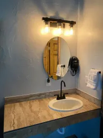 Falls Market Inn Riverview, Bike trail Hotel 2 Queen Beds 4 Mile to Fallingwater - Image 3