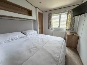 Beautiful Caravan With Decking At Carlton Meres Holiday Park, Suffolk Ref 60022M - Image 4