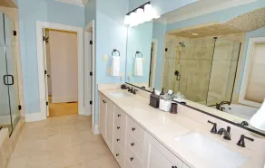 Luxury Home with Office and Man Cave-Ideal for Families, Couples & Market Guests - Image 3