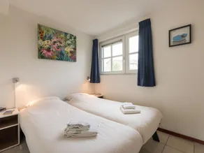 Stylish Thatched Villa with 2 Bathrooms near Giethoorn - Image 4