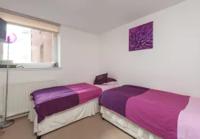 Modern, spacious 3-bedroom apartment in the heart of Glasgow's city centre. Sleeps 7. - Image 5