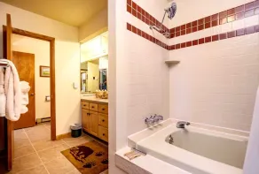 Tranquil Duplex Home - Image 4