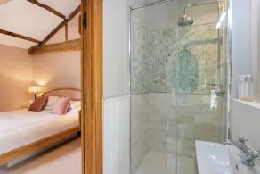 Stunning 4-Bedroom Family Home Near Banbury - Image 3