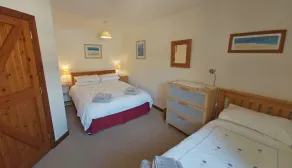 Delightful country cottage. Stunning views.  A few minutes walk to Seatown beach - Image 4
